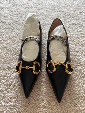GUCCI Women’s Black Pointed Leather Flats